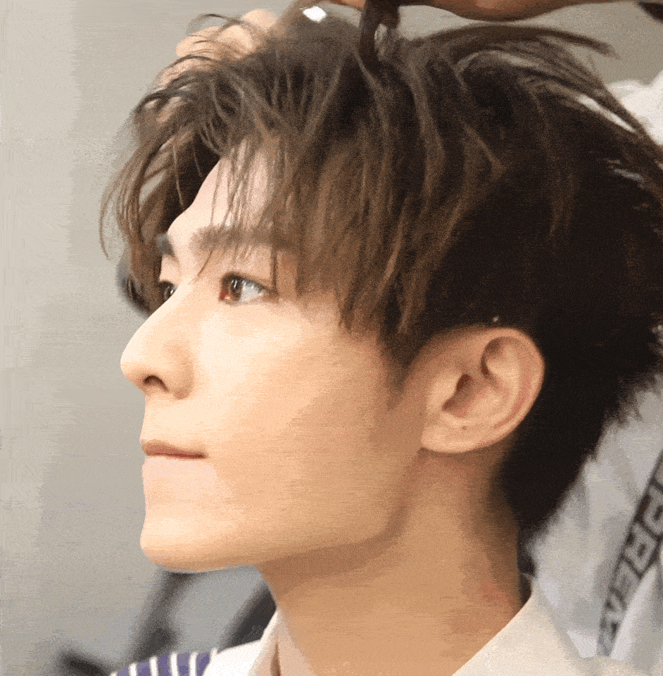 炎亚纶耿直言论引争论!