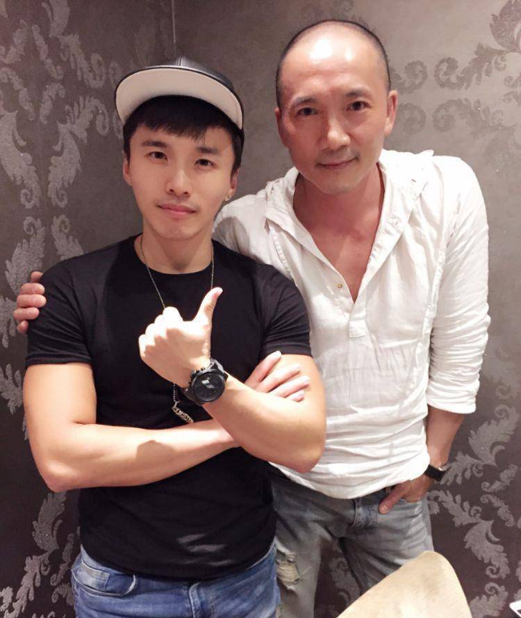 实力一点都不属于这些明星,他就是邹兆龙,也是唯一能与甄子丹等对打的