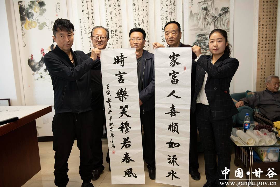 甘谷县退休老干部开展"喜迎二十大"书法笔会活动_孔子_丹青_王胜利