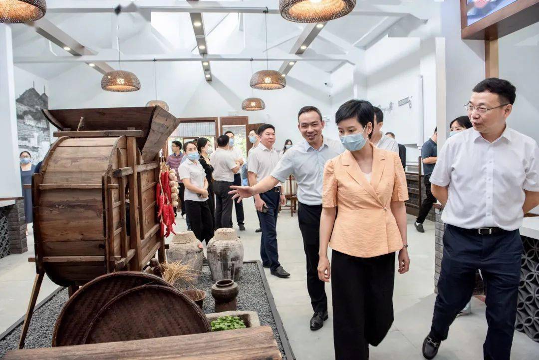 台州市副市长章月燕一行来临参加重阳节活动_临海市_服务_府城