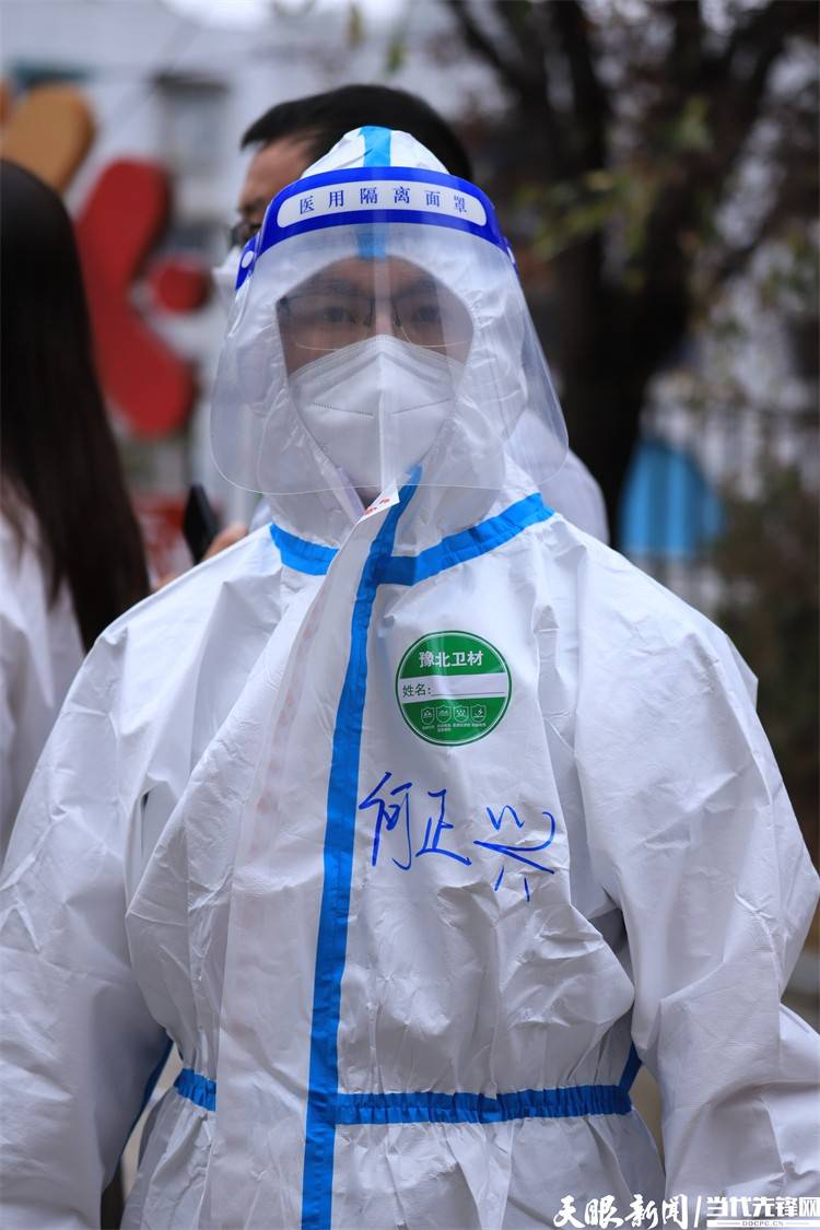 贵阳战疫｜贵阳战疫志愿者何正兴：我当起了小区志愿者总队长_工作_居民_进行了