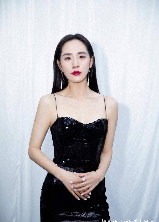 她7岁拜师习武,后来出演了《马永贞》中的白小蝶一角而成为"功夫女星"