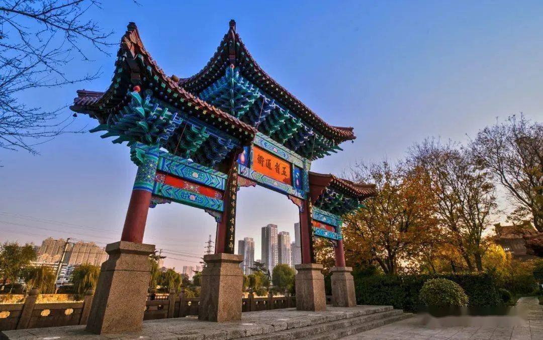 "见证着数不清的城市故事除此之外,还有龟山景区,"八号门事件"旧址