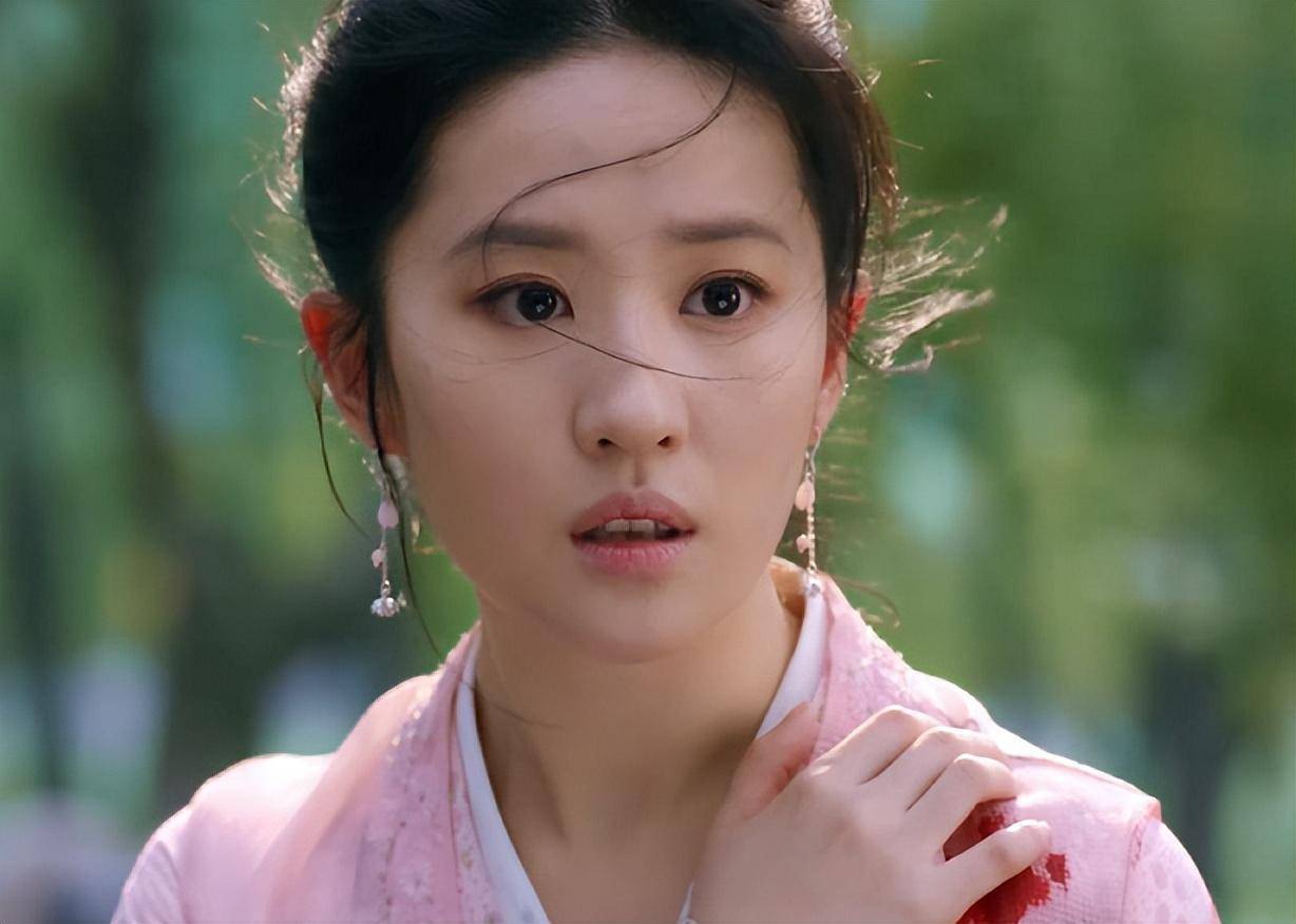 刘亦菲被曝遭资本"狙击",抹黑她利用特权上北影,故意搞臭名声_质疑