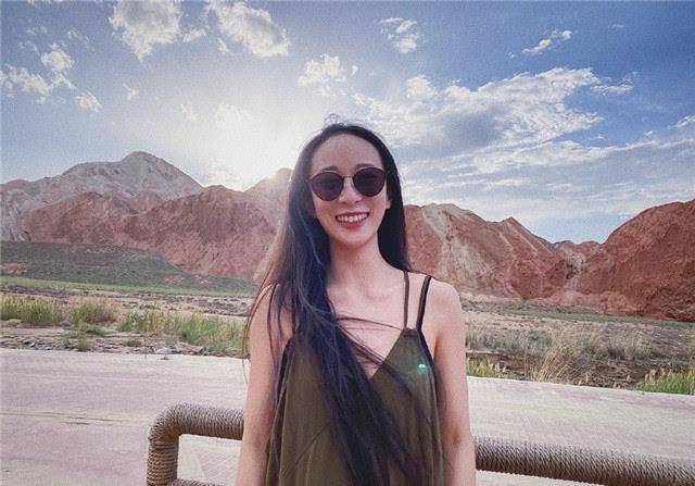 杨丽萍徒弟水月与女爱人出游,两人颜值在线撒足狗粮_emma_爱情_祝福