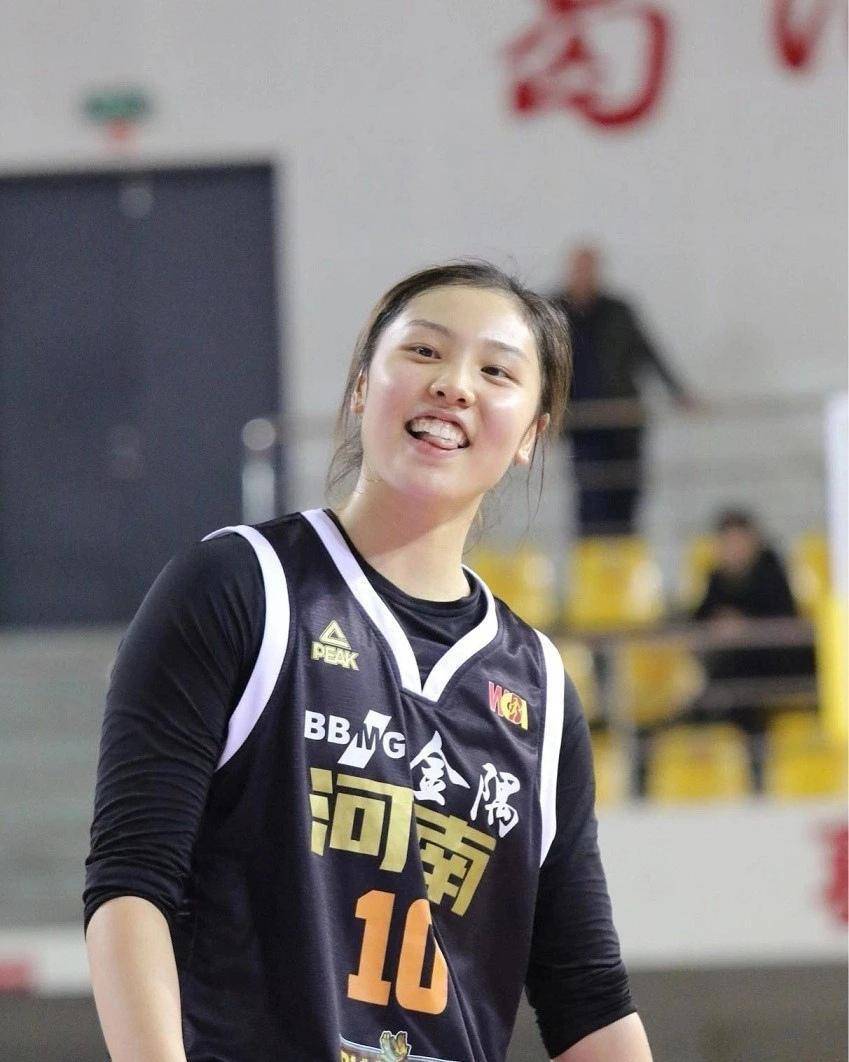 中国女篮队员张茹图片