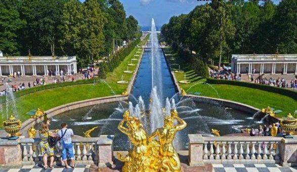 欧洲最美的四大宫殿，富丽堂皇堪比我国故宫？个个都是人类瑰宝！