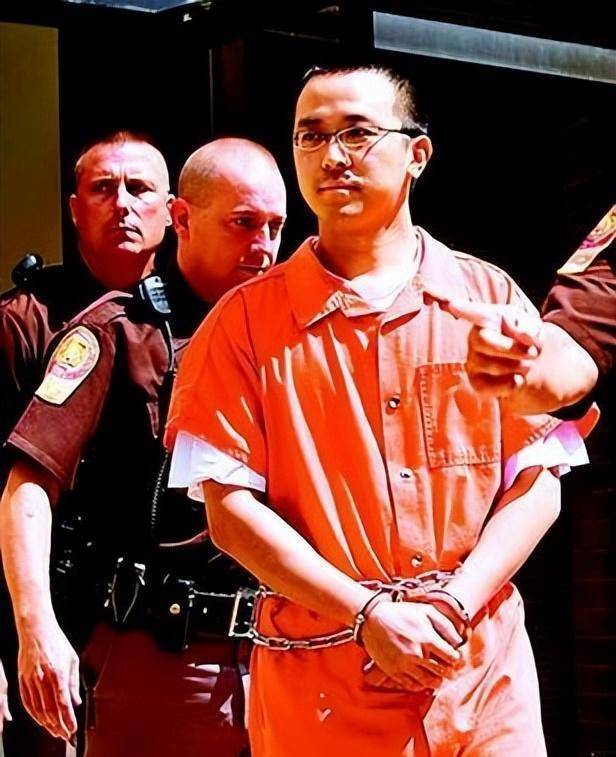 09年浙江学霸表白被拒,当街将女方斩首,被捕时一脸平静_朱海洋_父母