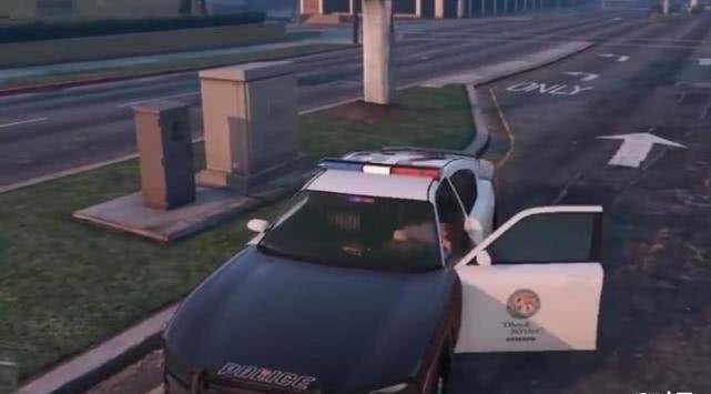 gta5中的警车类型很多,乡下和城里的完全不同,甚至警服都不同,但其实