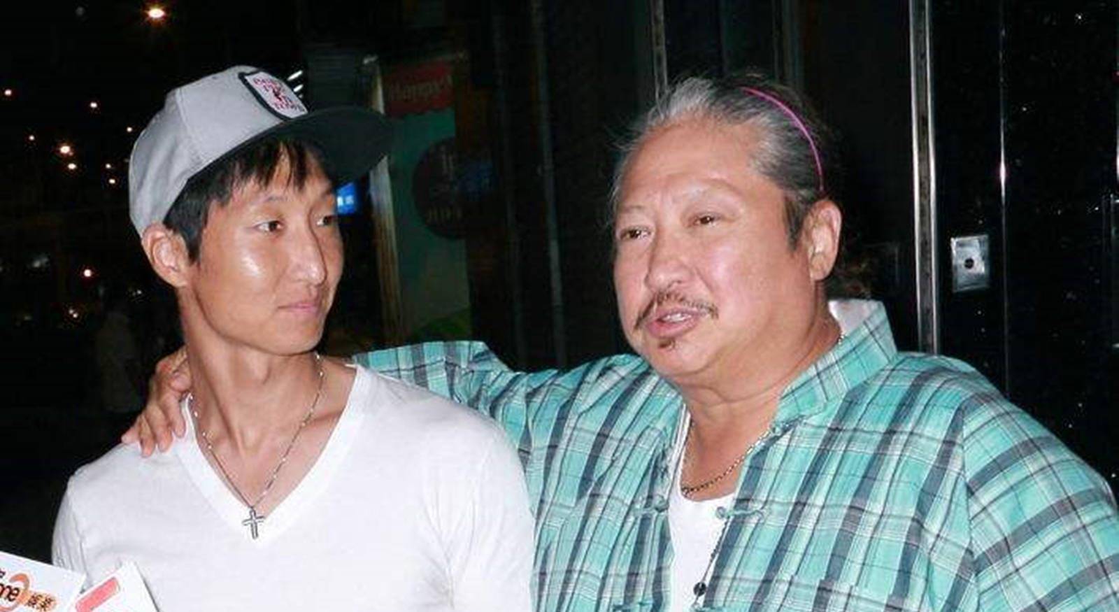 除了配角主角的机会也有,比如"榕树头讲鬼"中的主演就是他