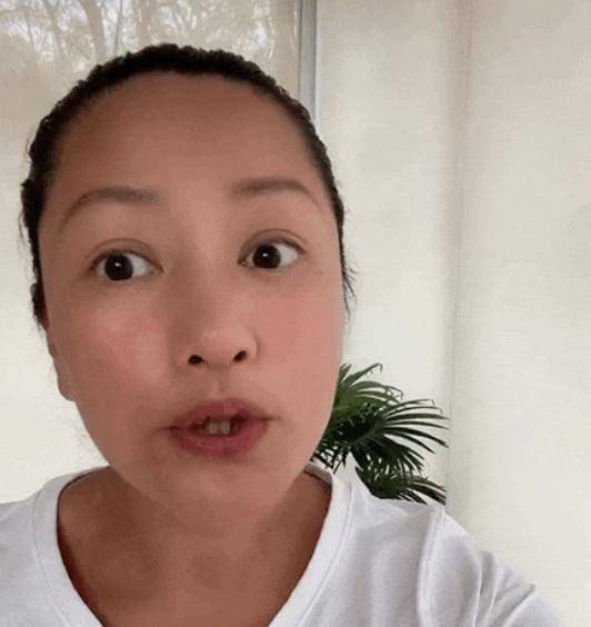 59岁的瞿颖晒素颜照,调侃自己是28,网友:不说名字认不出你是谁_表演