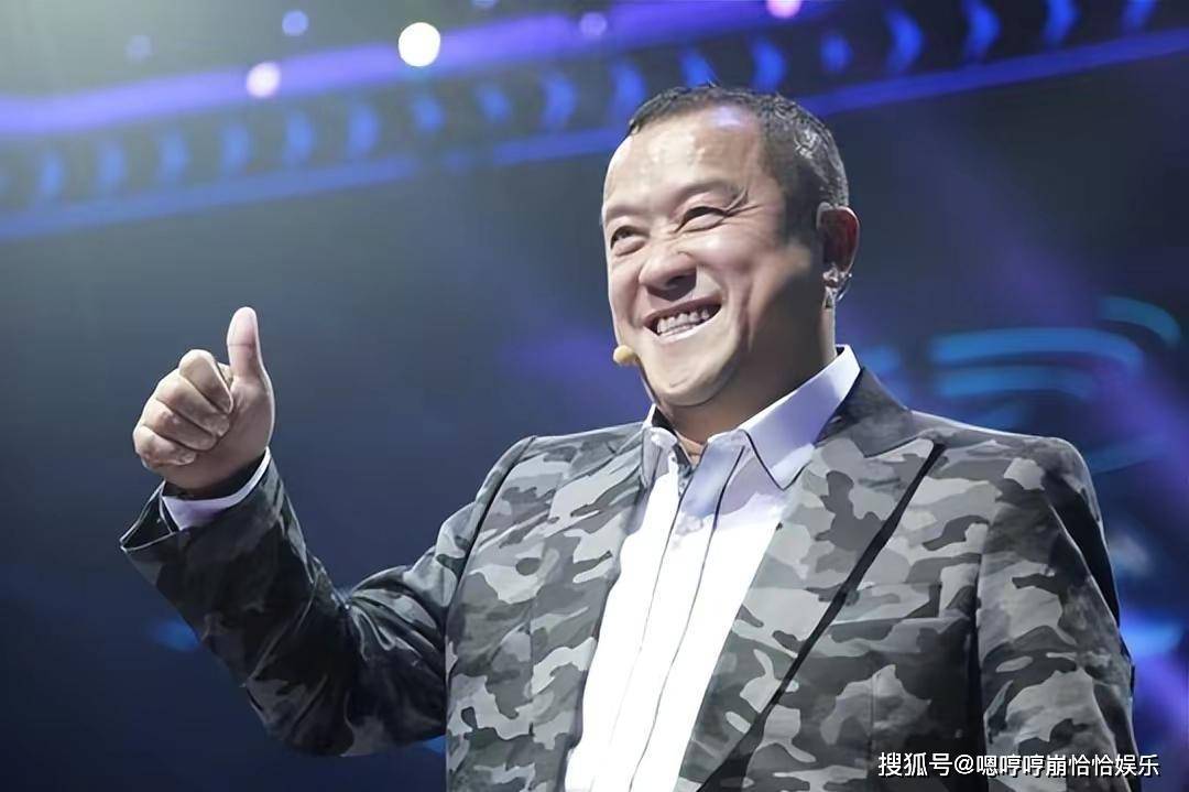 曾志伟为马来西亚女模黎峇菈庆生,现场又亲又抱,女方身材傲人!