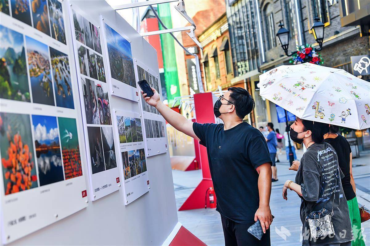 国庆节,露天摄影展受欢迎_湖北省_游客_在线