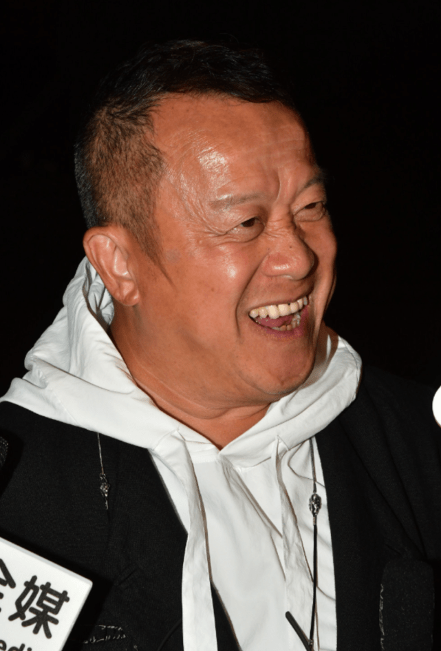 足见,曾志伟确实是见识过大风大浪的人,多大的事儿,都能坦然面对