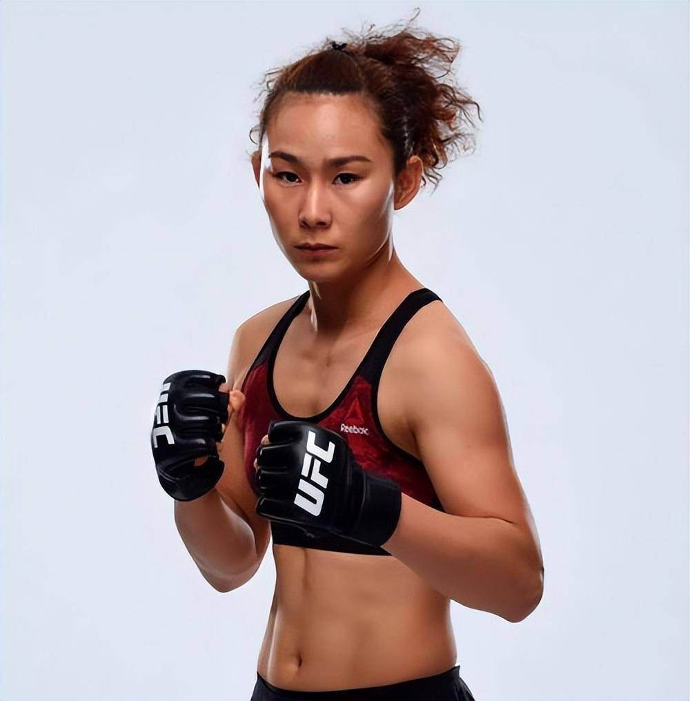 闫晓楠强势击败柔术女神,或拿下ufc金腰带,颜值超张伟丽_地面_比赛