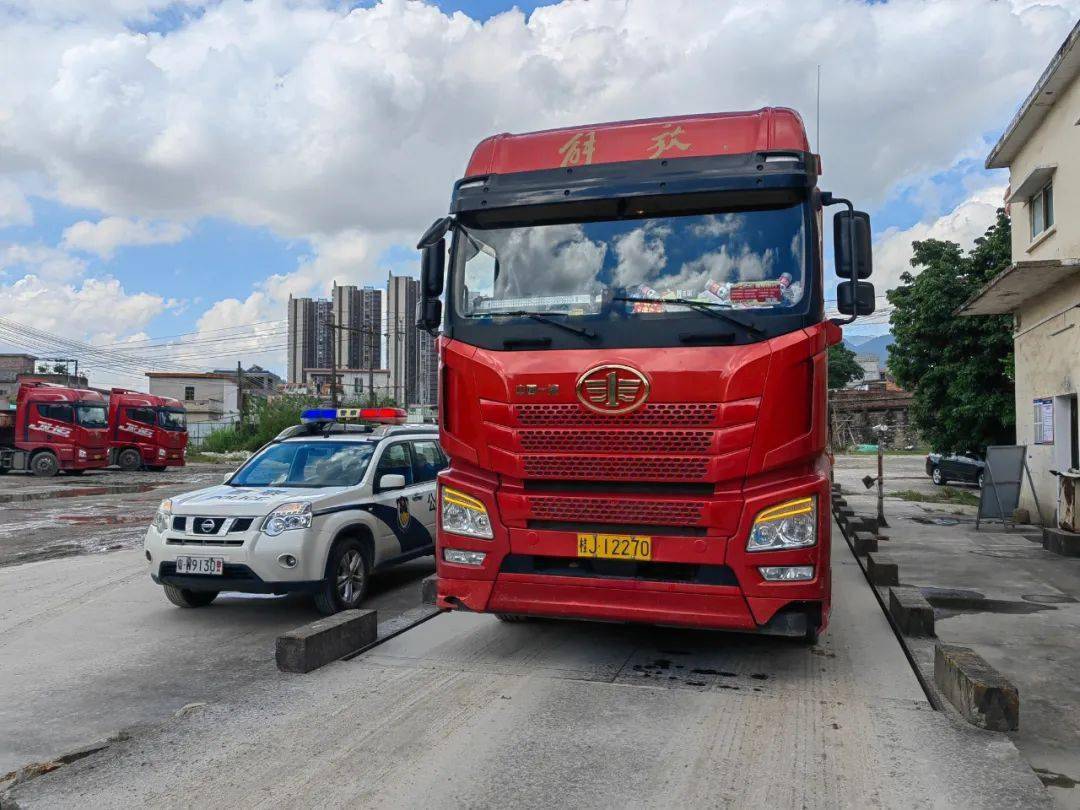 云浮市区交警:国庆节以来已查获10起酒醉驾,其中涉嫌醉酒驾驶2起_道路