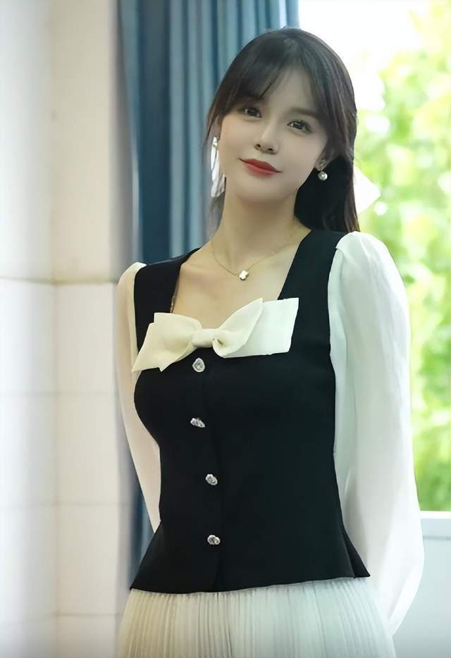 湖北一高校美女教师走红网络,上课时多名学生围观,知性优雅_学历_争议