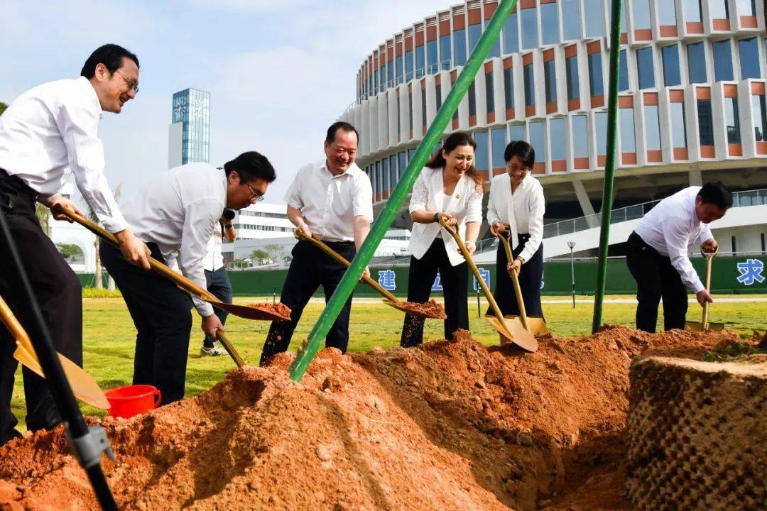 汕头大学党委书记姜虹图片