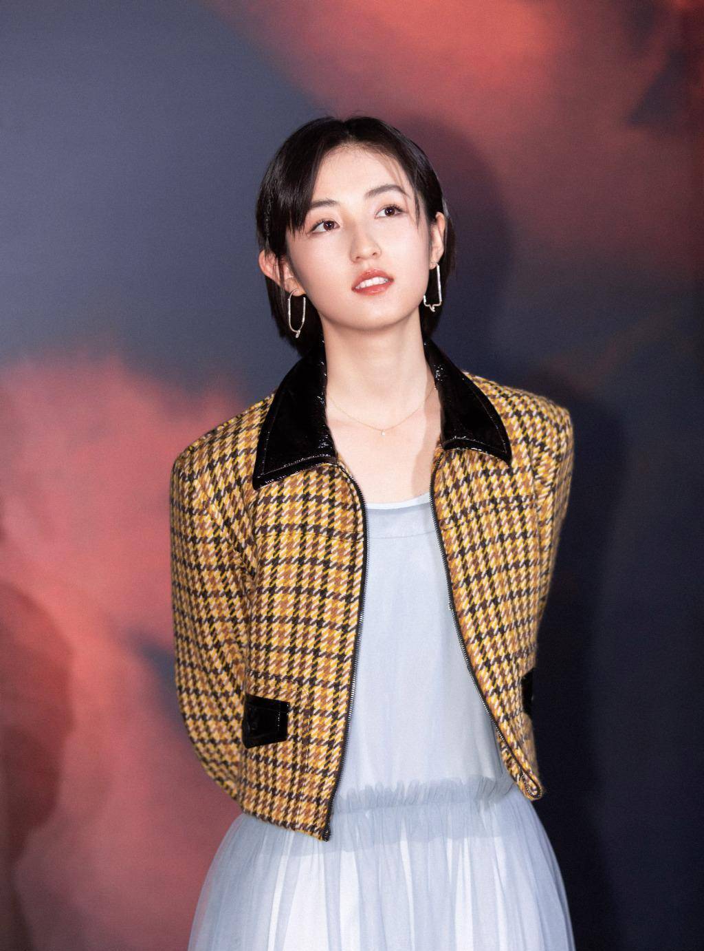 张子枫似乎有点力不从心,每次红毯备受大家的指点,不过这几年的张子枫