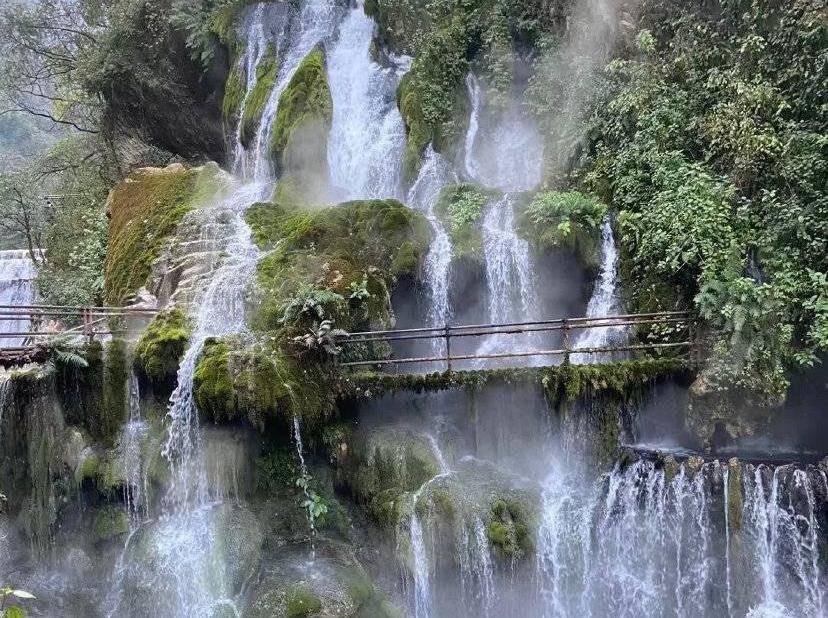 世界最大的挂壁温泉，就隐藏在四川的深山？当地人竟然都不知道！