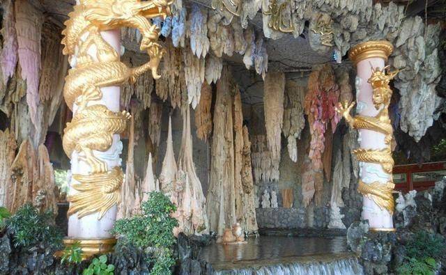 藏在山洞的寺庙，原名兴龙寺，已有200多年历史，还能预测天气