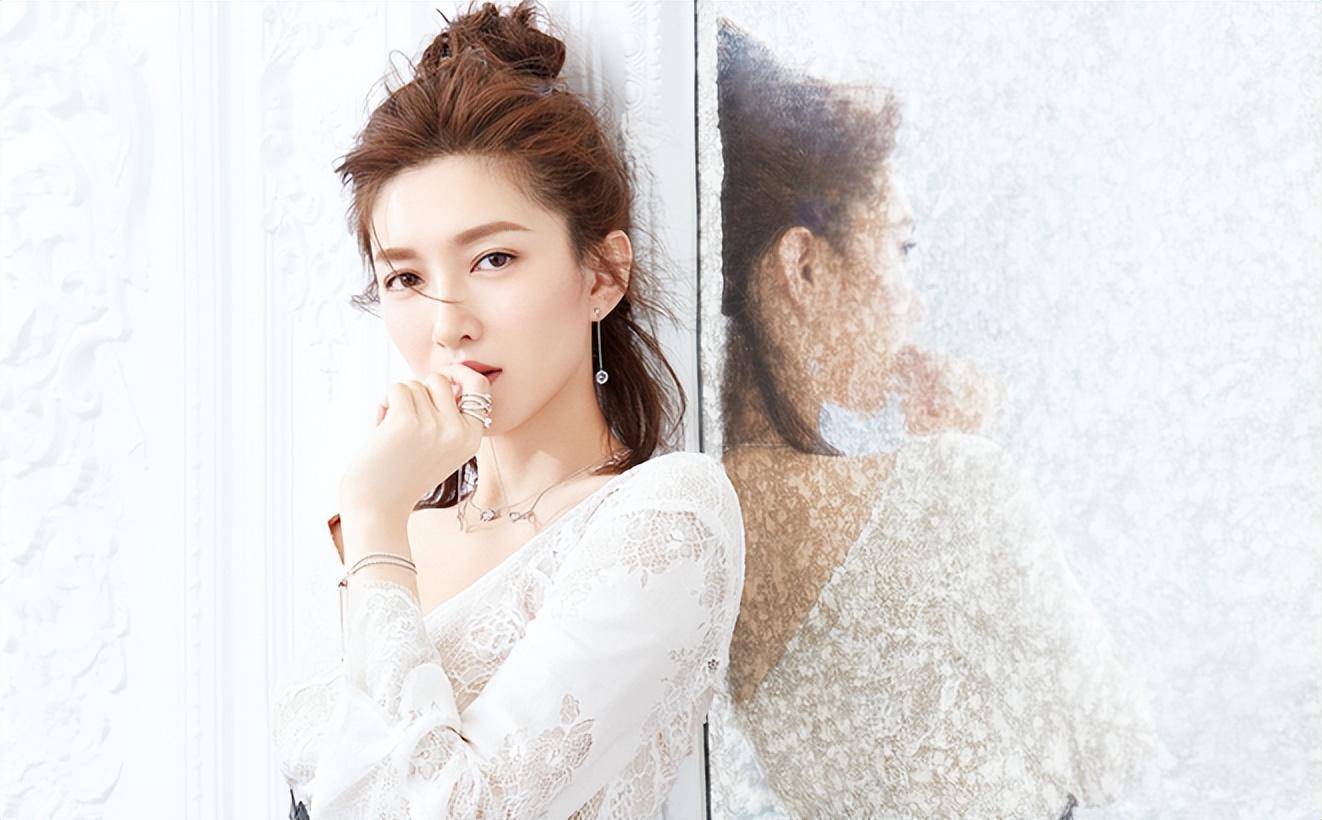 江疏影不为人知的"感情史":与胡歌分手后,36岁仍然未婚?