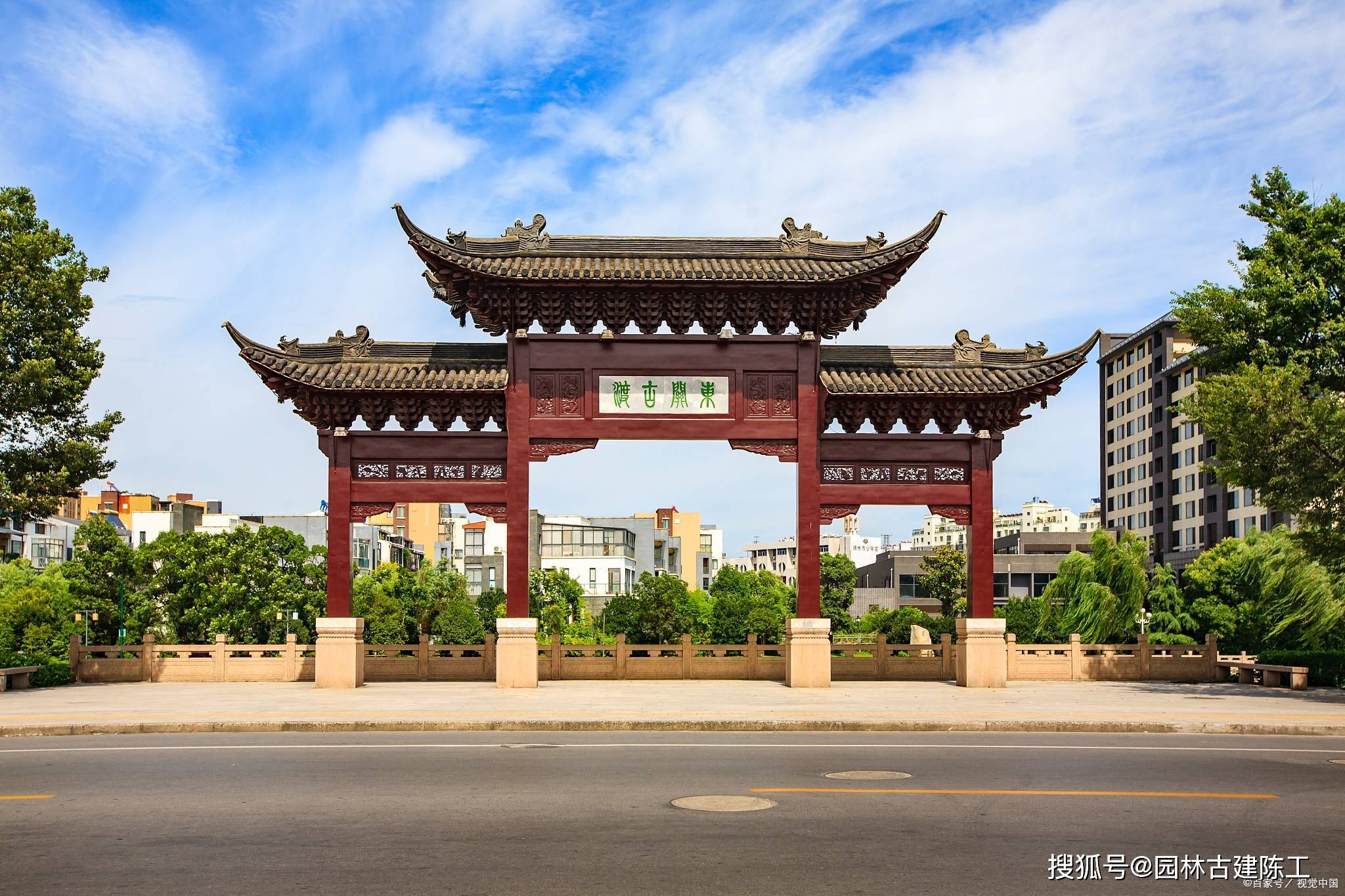 古建牌楼木材加工工厂 仿古牌坊门楼设计公司落地施工