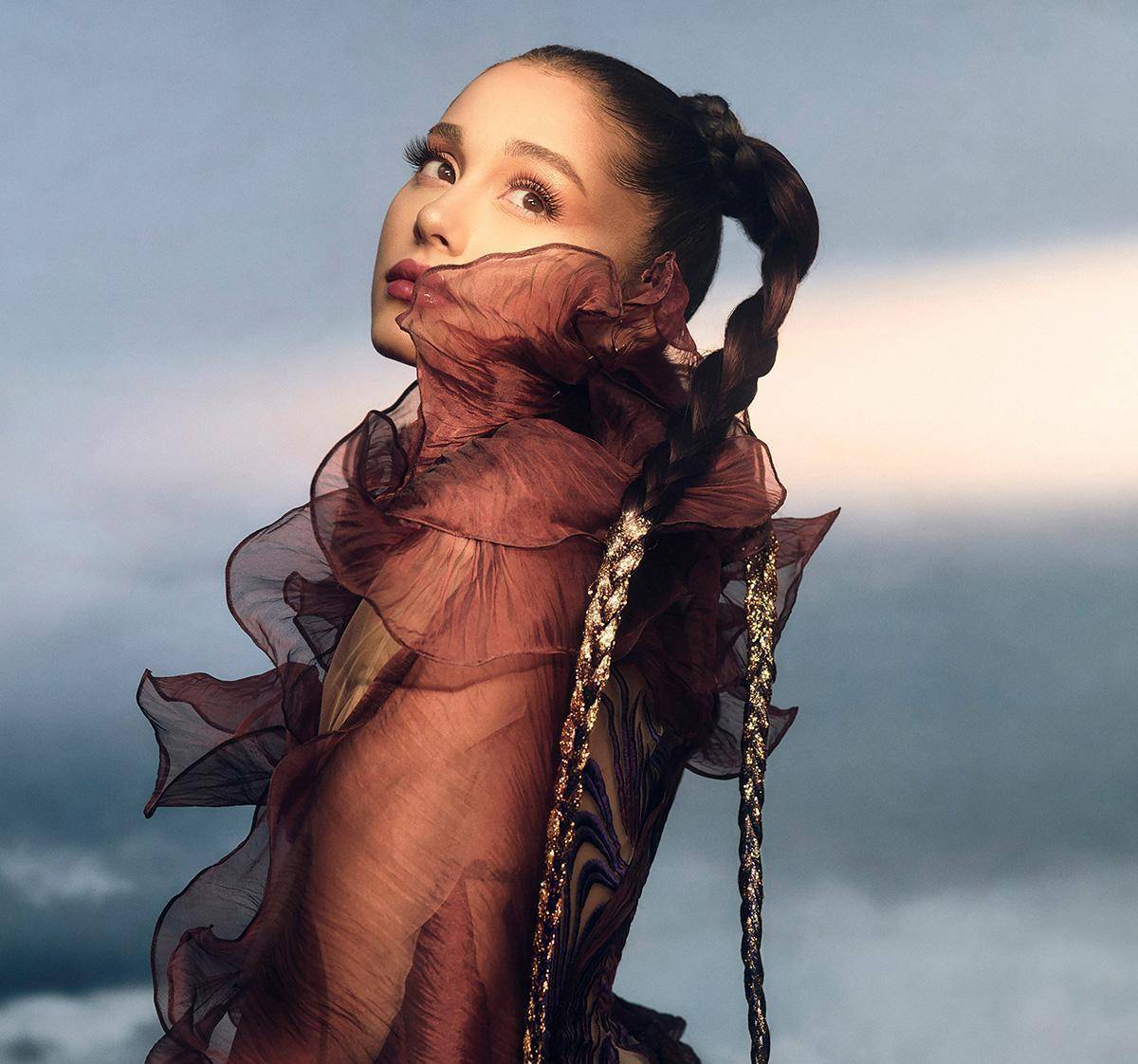 美国歌手爱莉安娜格兰德(arianagrande)为时尚杂志拍摄写真_封面