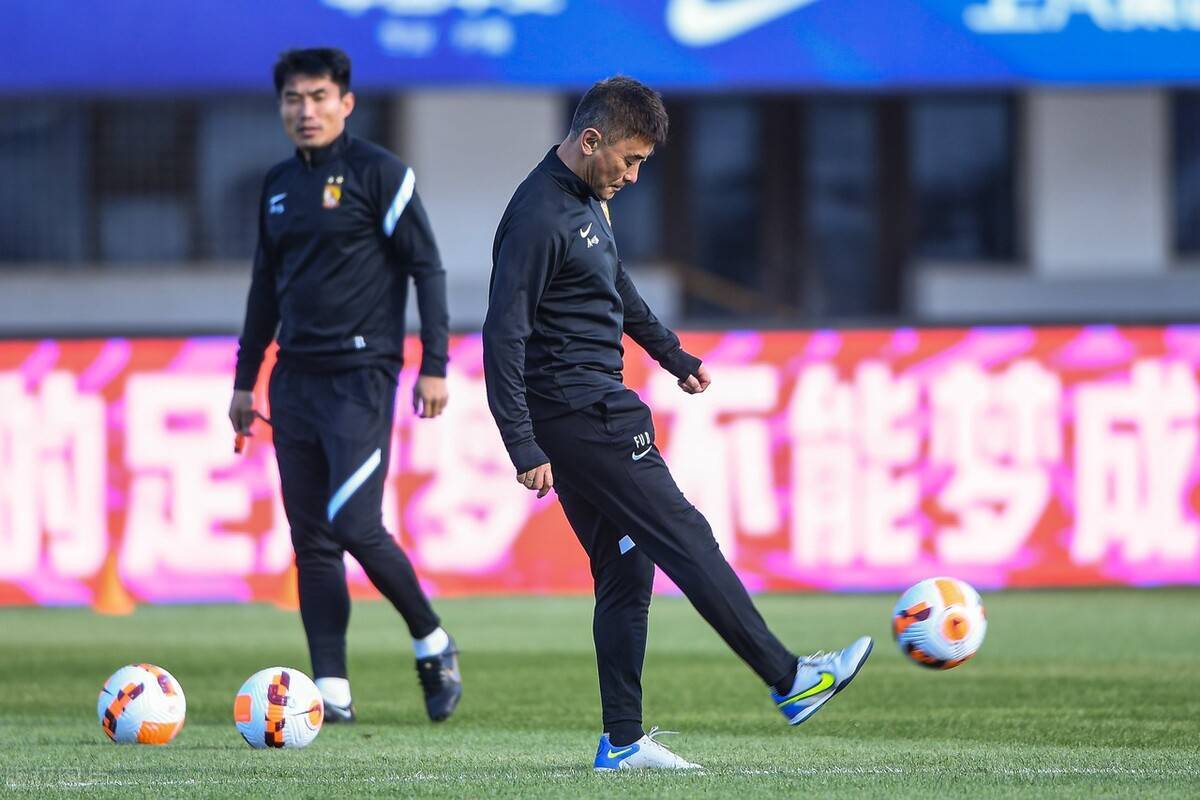 广州队迎重大喜讯,郑智很欣慰,两大元老有望登场,许家印安心了_张成林