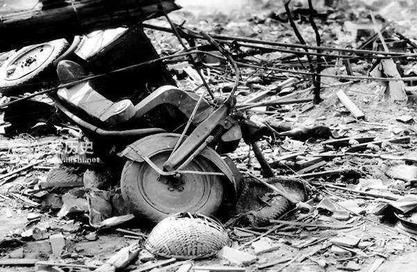 摄影师冒死拍摄的原子弹核爆现场照片最终受辐射影响早逝_长崎_山端庸