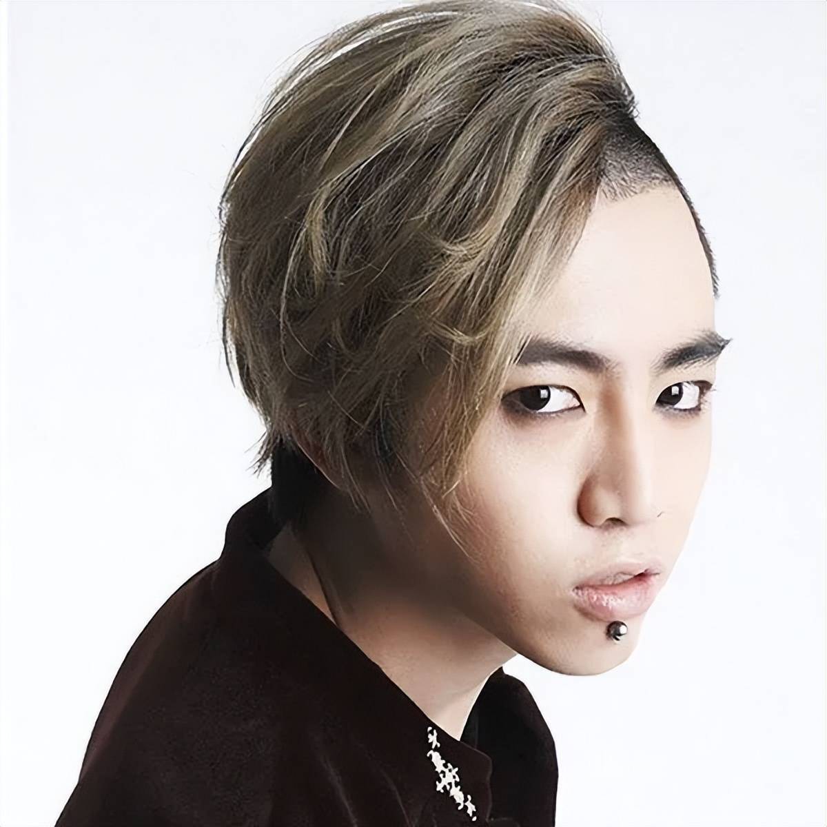 被老婆检举吸毒;3.在社交平台多次辱骂全体女性.