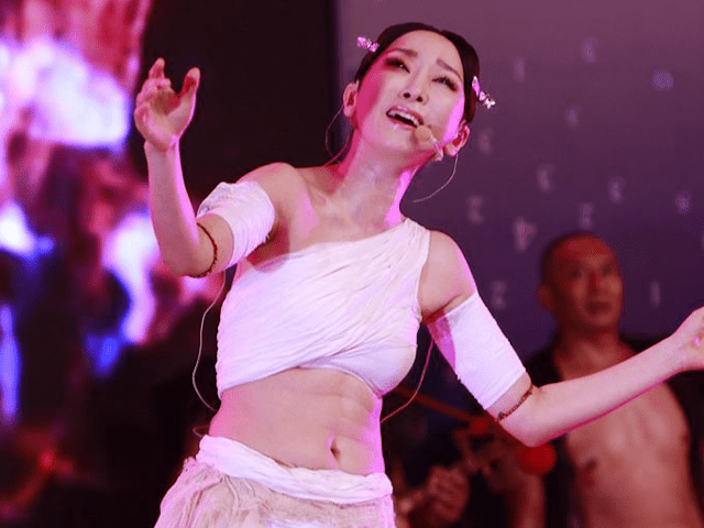 有种整容叫萨顶顶卸妆,"大妈"瞬间变成女神,早这样早就火了!