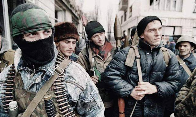 俄罗斯中央政府被迫对车臣妥协,车臣获得非正式独立地位