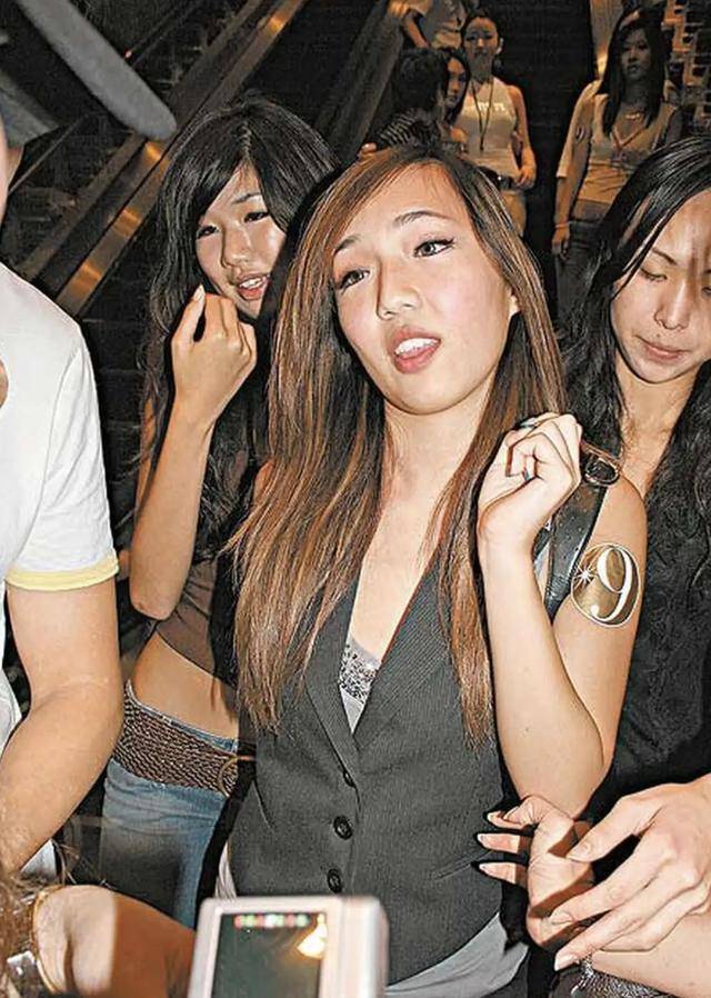 霍英东二房孙女晒孕照,博士学位颜值不输女星,毫不顾长房守丧期_霍家