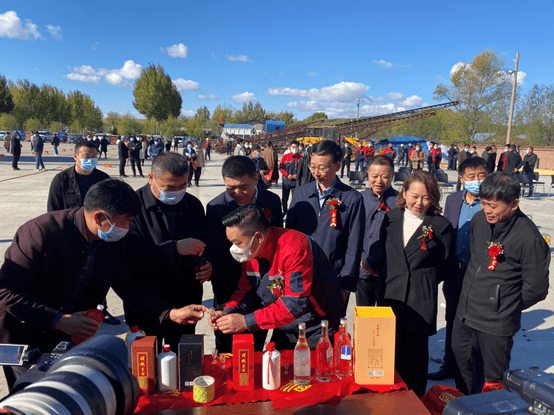 惠州市绿金酒业老板图片