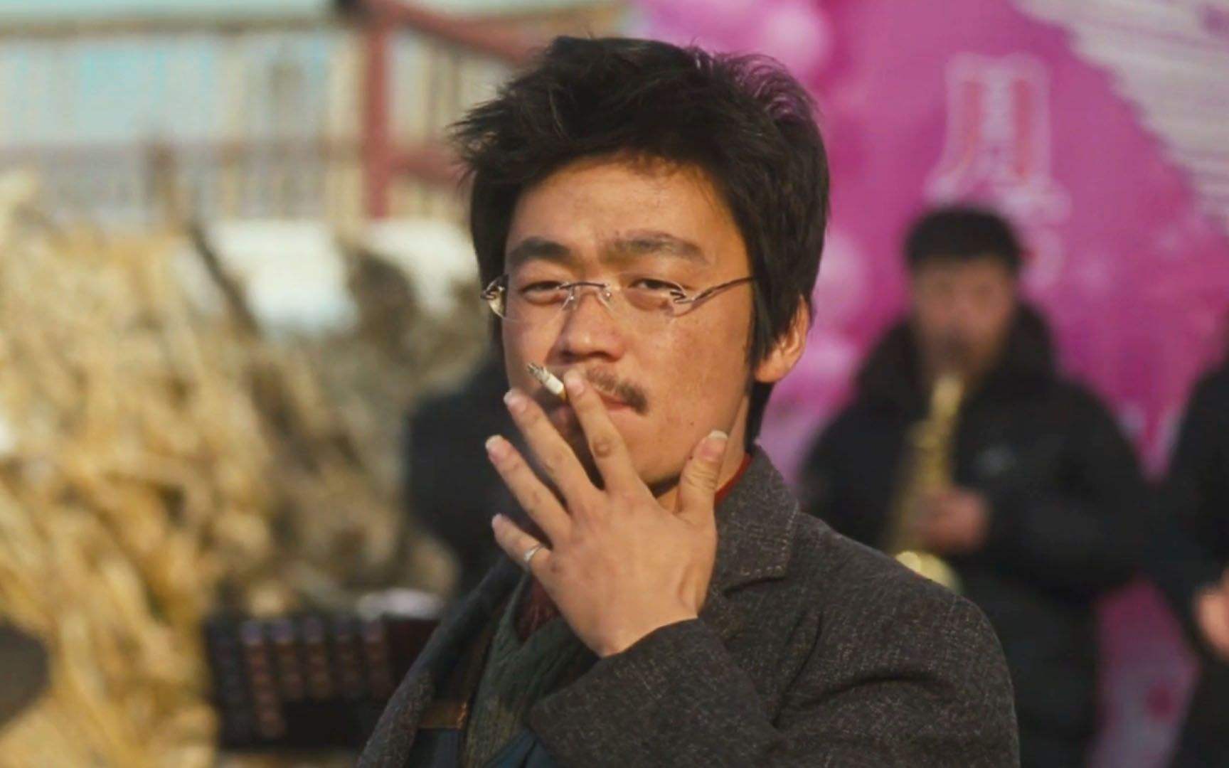 因为包贝尔,王宝强领金扫帚的一幕又上了热搜_明星_舞儿网