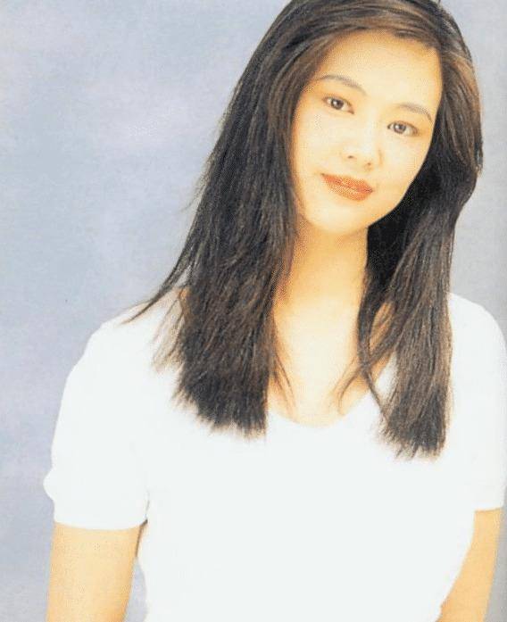 51岁的女星为了吸引粉丝,穿成这样上台_王馨萍_工作_事业