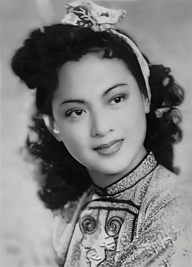 1950年香港电影剧团将王丹凤,韩非,陶金,刘琼组成团体,派往广州进行