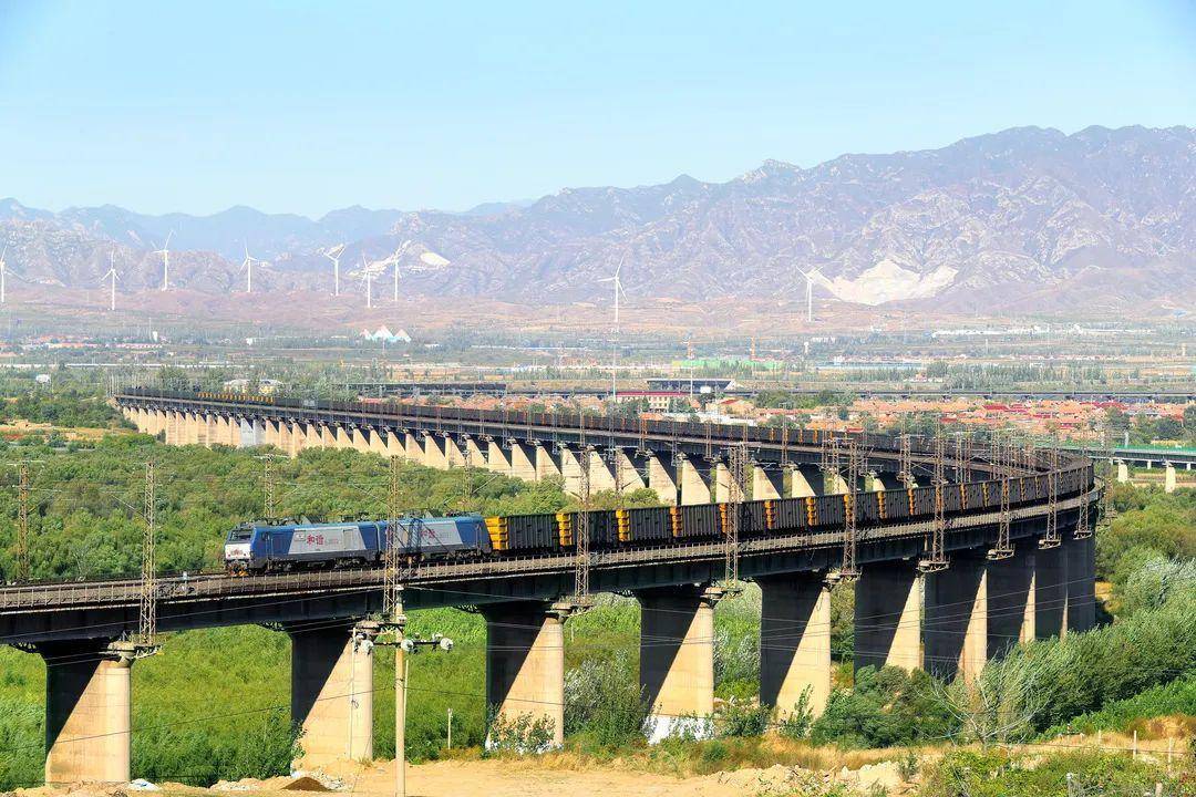 交广会客厅|「中国交通这十年」铁龙飞驰 货畅其流