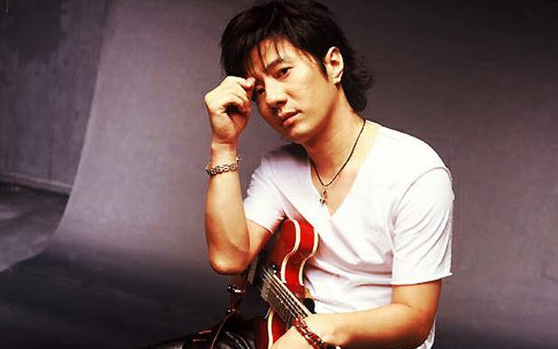 郑钧那首非常有名的《灰姑娘》就是为原配孙锋写的,遗憾的是他最终没