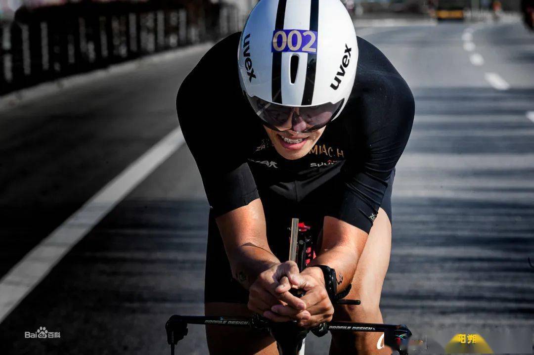 1978年在夏威夷举行的hawaiian iron man triathlon被公认为世界上第