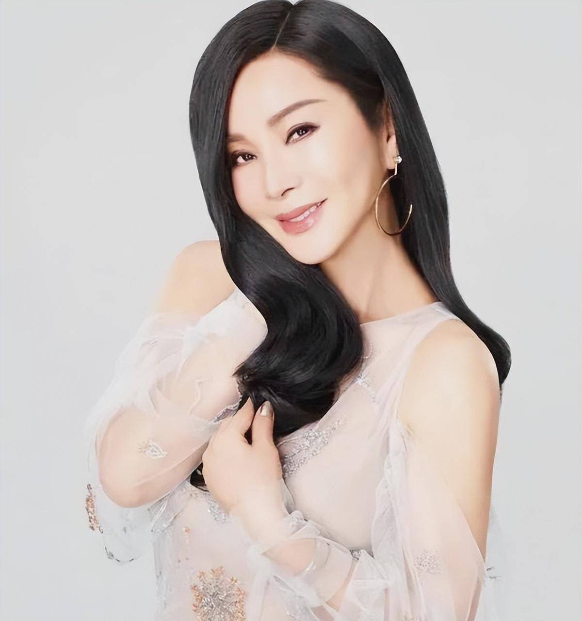 "亿万富婆"陈美凤:66岁身边仍追求者不断,现男友比她小30岁_徐福_感情