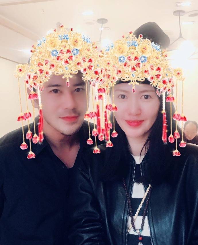 陈亦飞公布与谭维维结婚,晒二人合照为其庆生:谭老师,生日快乐_祝福