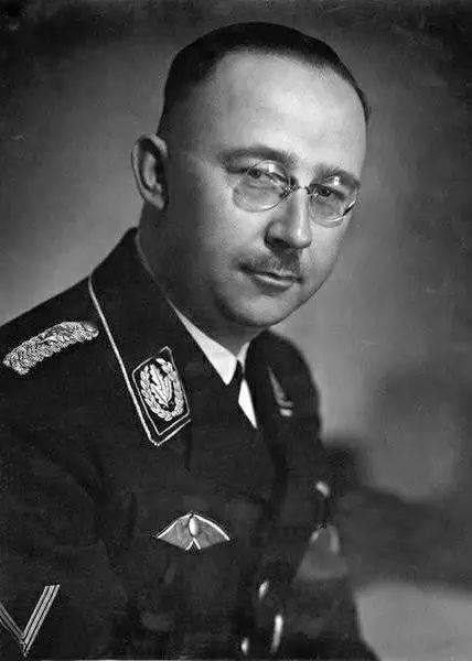 希特勒死前为什么委任邓尼茨掌管德军？1945年5月23日邓尼茨被捕