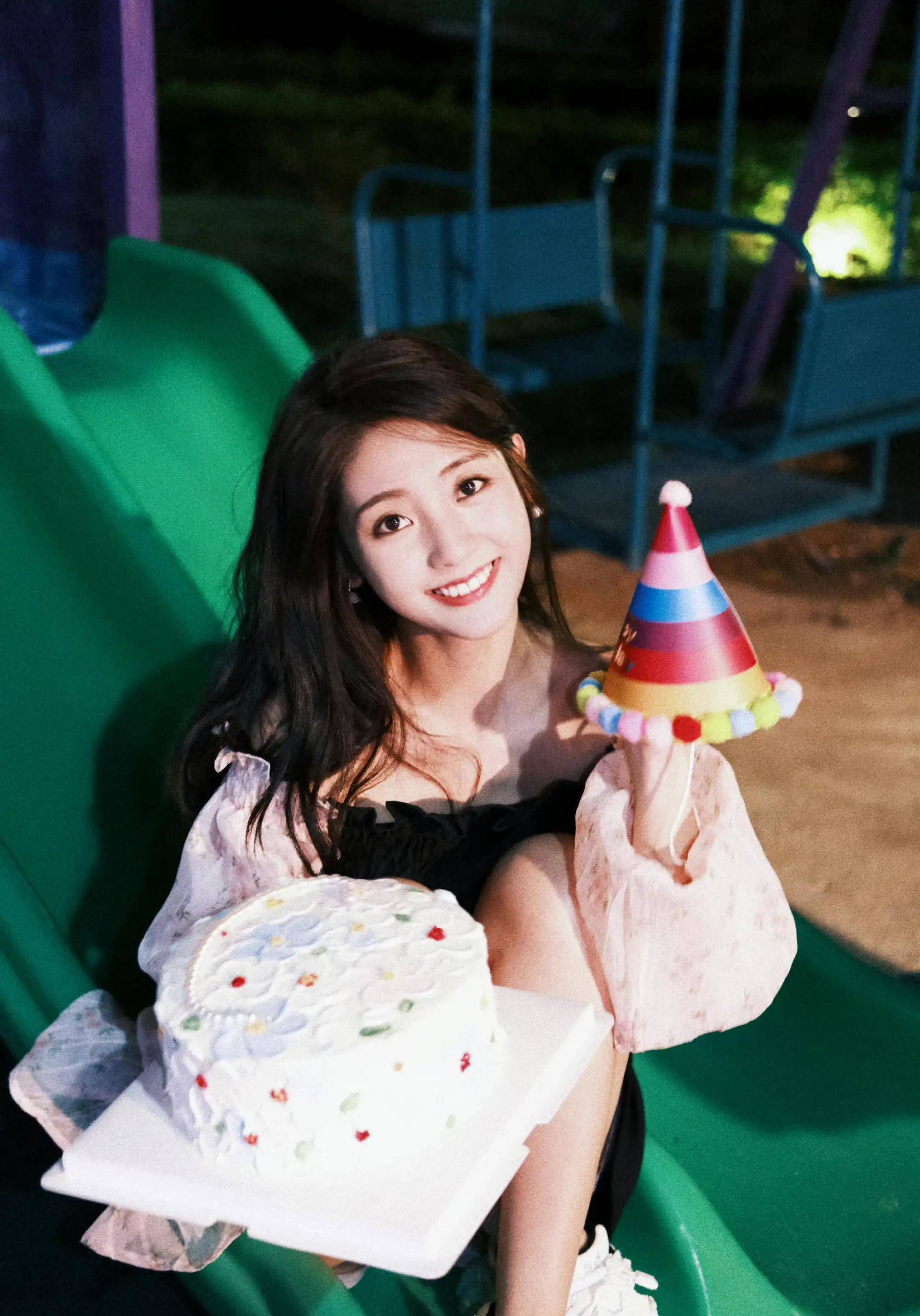 邢菲海滩烛火生日大片_蛋糕_少女_模样