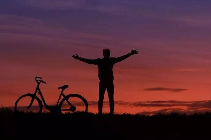 下蓝字"妮妮"关注,每天为你提供大量经典美文,完全免费,请放心关注!