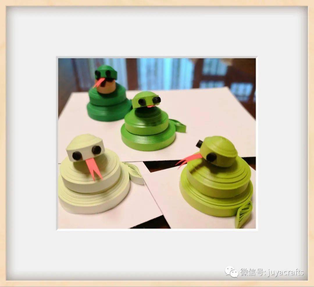 《生肖蛇》,好多"小青"的感觉购买材料包点这里教你做衍纸(167)衍纸车