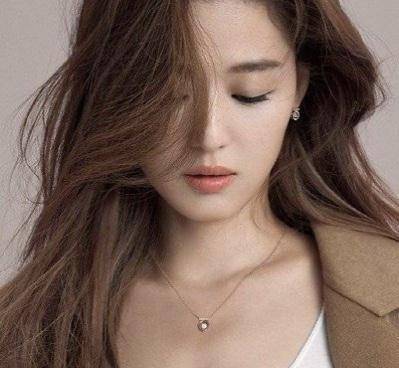 为了追张国荣,将自己追成国际巨星,堪称张国荣最"牛"女粉丝