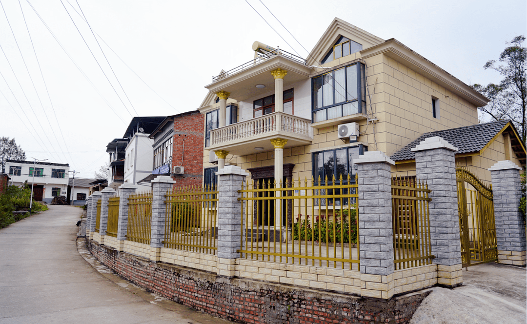 丰都县董家镇:"三看三敢"为乡村振兴注入新动能_村民_发展_花椒