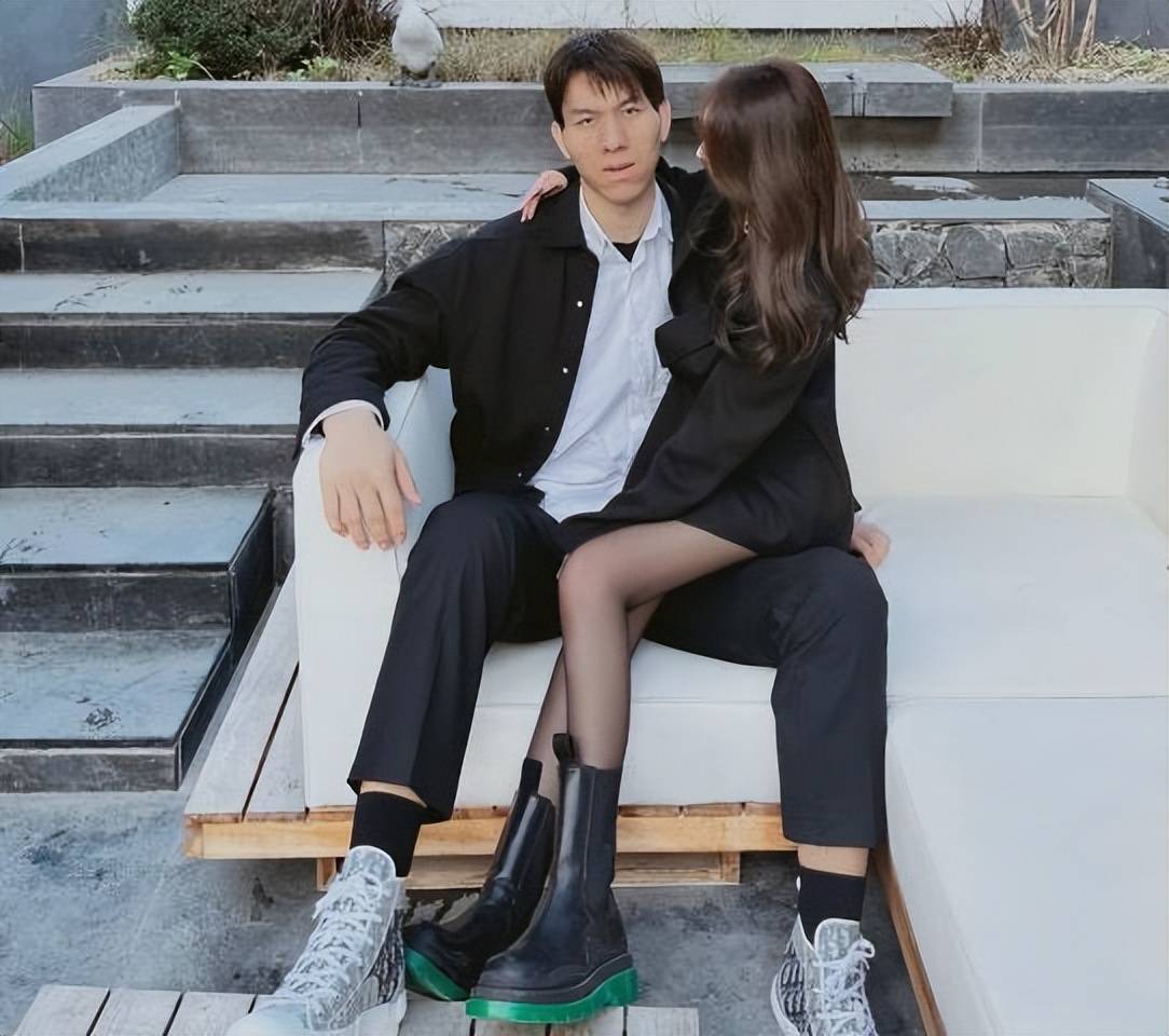 中国野球第一中锋,打不了cba照样吸金百万,女友长相漂亮_铁牛_球员